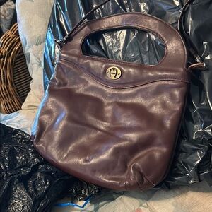 Elegant burgundy Leather Handbag